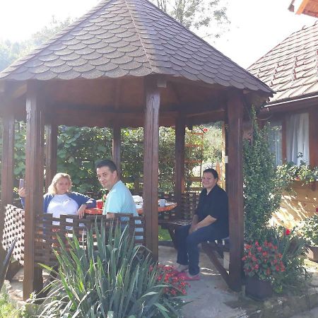 Guesthouse Kuzmanovic กูซา ภายนอก รูปภาพ