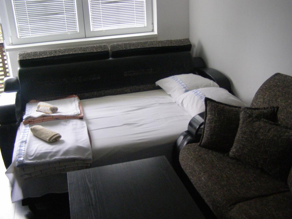 Guesthouse Kuzmanovic กูซา ภายนอก รูปภาพ