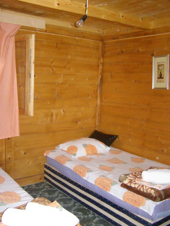 Guesthouse Kuzmanovic กูซา ภายนอก รูปภาพ