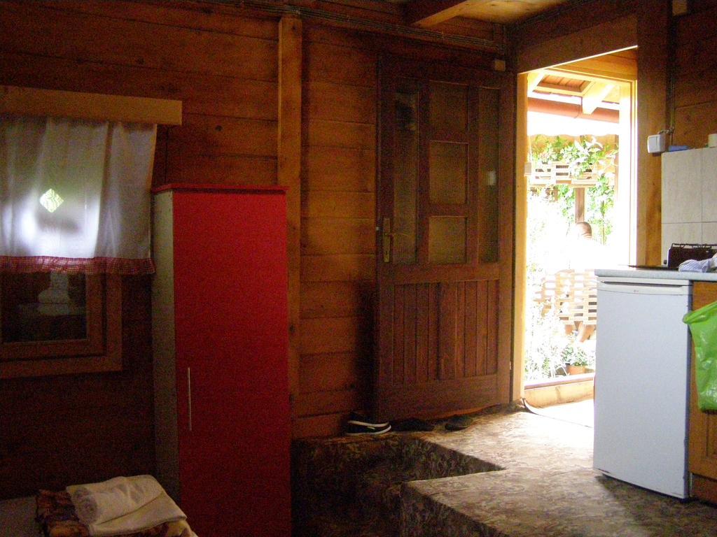 Guesthouse Kuzmanovic กูซา ภายนอก รูปภาพ