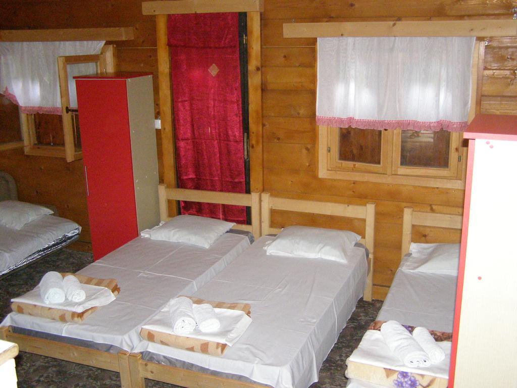 Guesthouse Kuzmanovic กูซา ภายนอก รูปภาพ