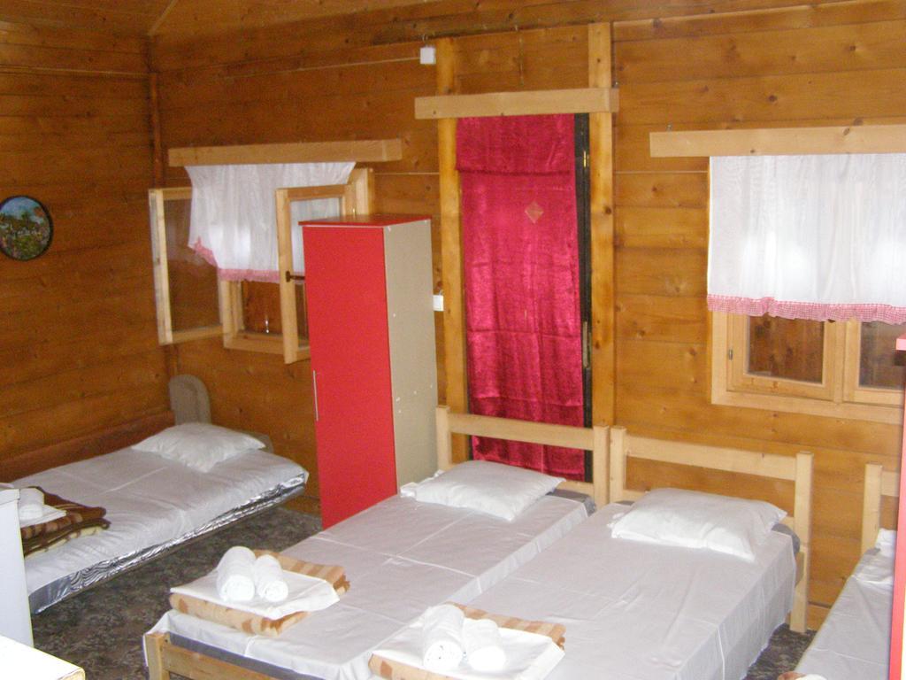 Guesthouse Kuzmanovic กูซา ภายนอก รูปภาพ