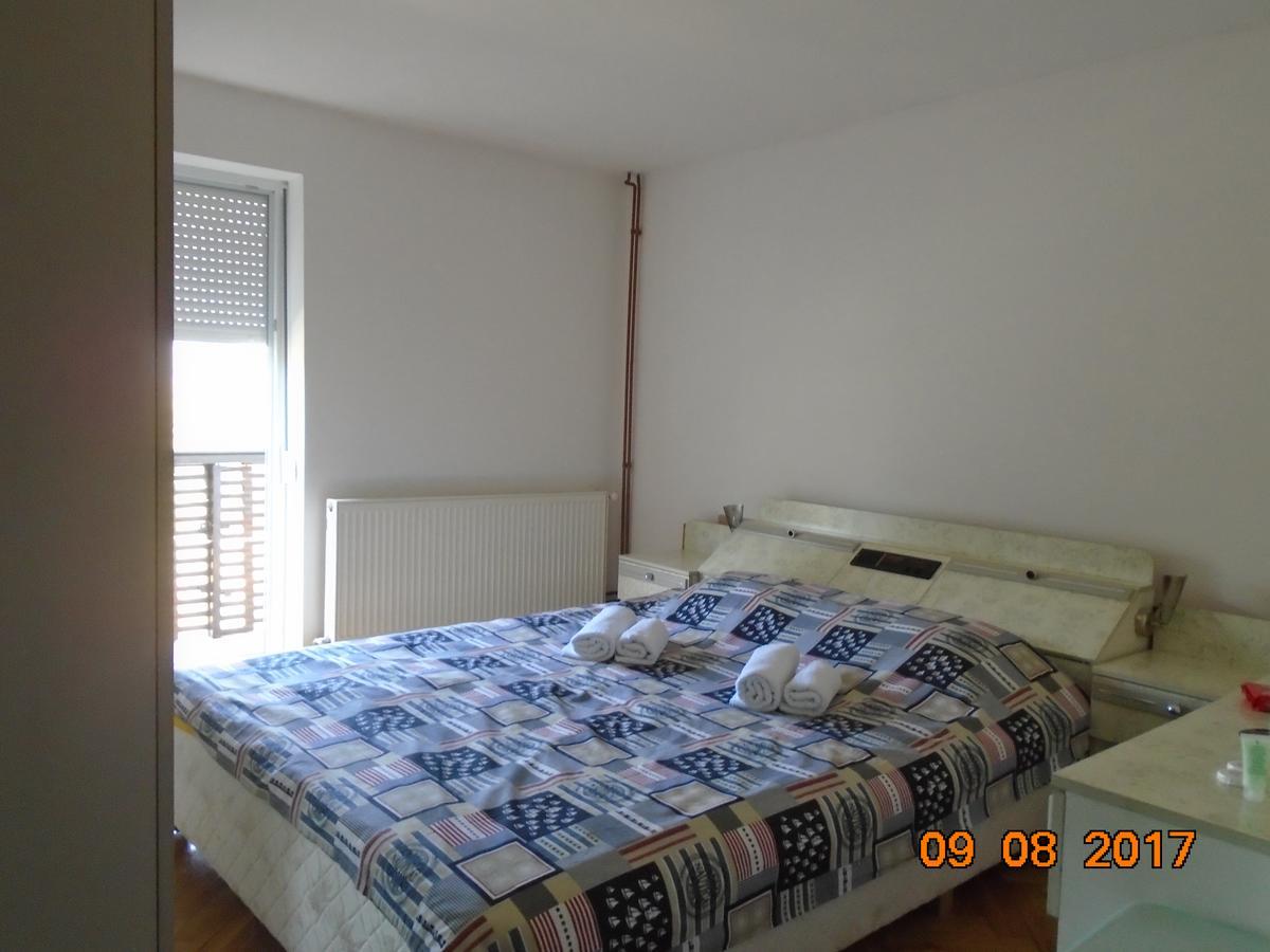 Guesthouse Kuzmanovic กูซา ภายนอก รูปภาพ