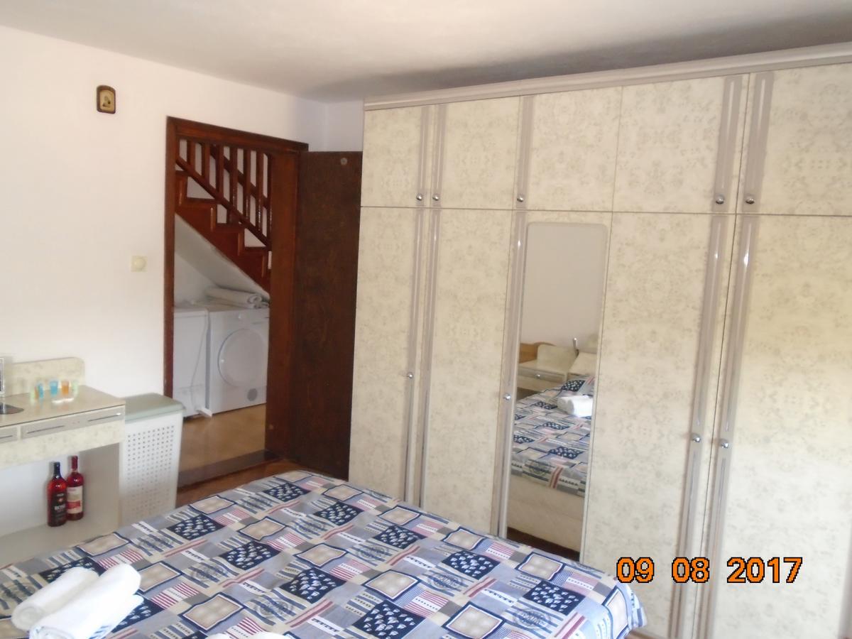Guesthouse Kuzmanovic กูซา ภายนอก รูปภาพ