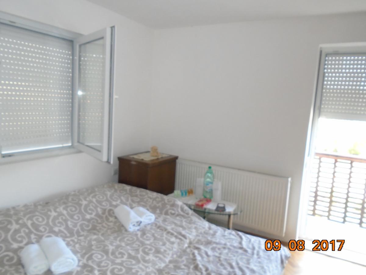 Guesthouse Kuzmanovic กูซา ภายนอก รูปภาพ