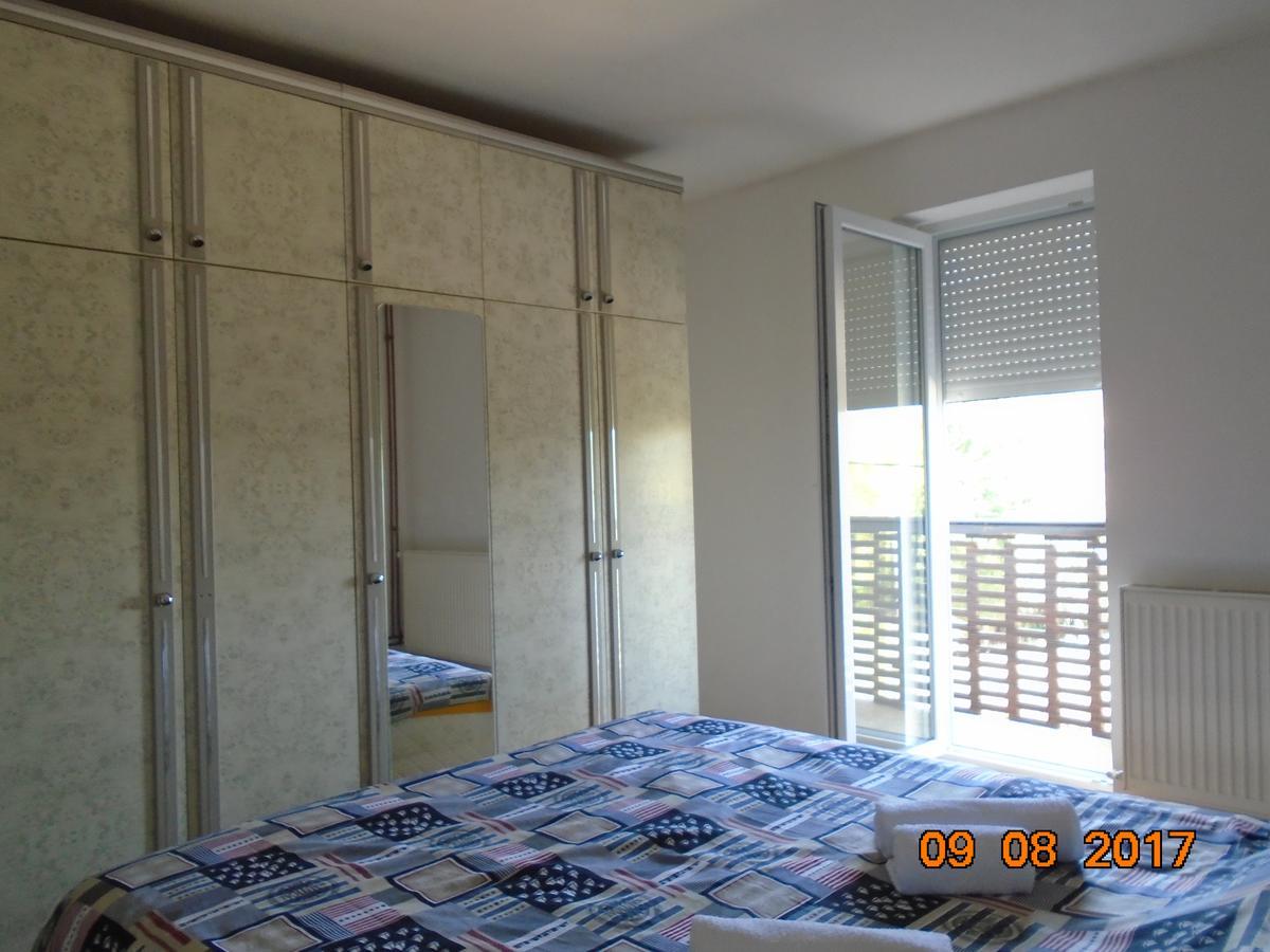 Guesthouse Kuzmanovic กูซา ภายนอก รูปภาพ