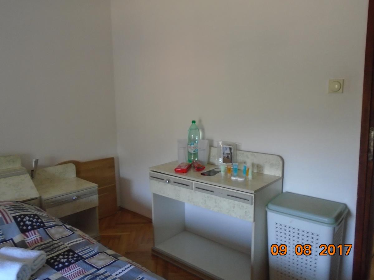 Guesthouse Kuzmanovic กูซา ภายนอก รูปภาพ