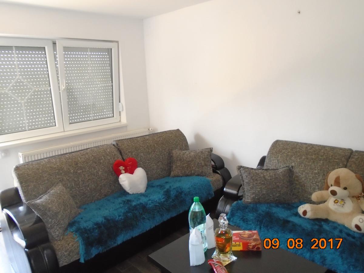 Guesthouse Kuzmanovic กูซา ภายนอก รูปภาพ
