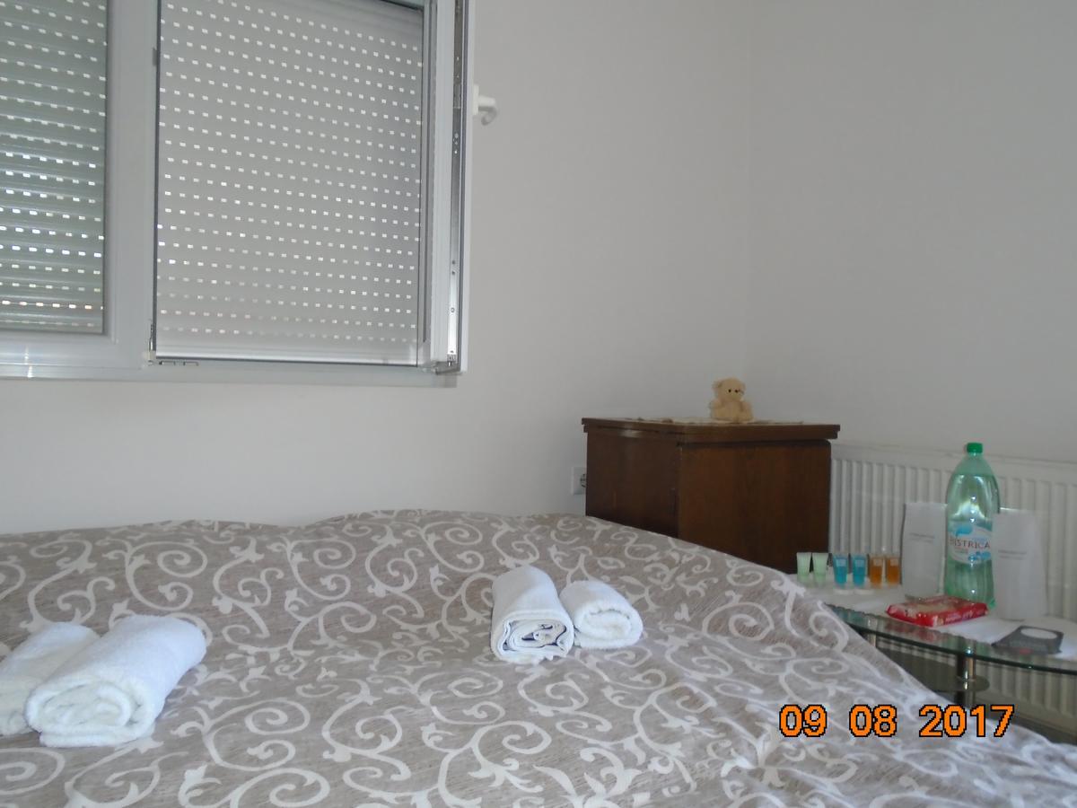 Guesthouse Kuzmanovic กูซา ภายนอก รูปภาพ