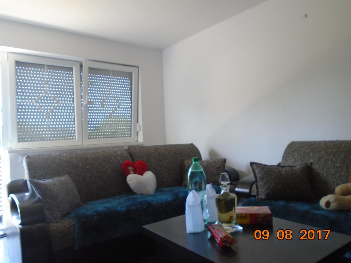 Guesthouse Kuzmanovic กูซา ภายนอก รูปภาพ