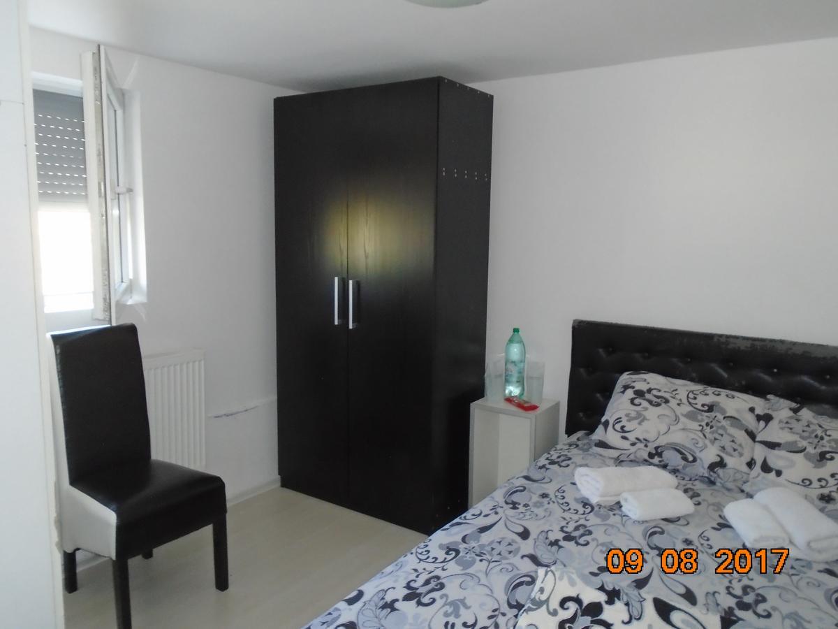 Guesthouse Kuzmanovic กูซา ภายนอก รูปภาพ