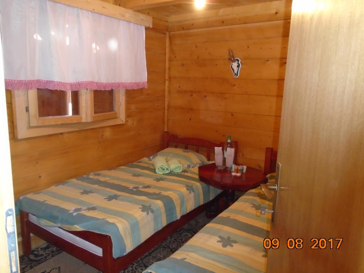 Guesthouse Kuzmanovic กูซา ภายนอก รูปภาพ