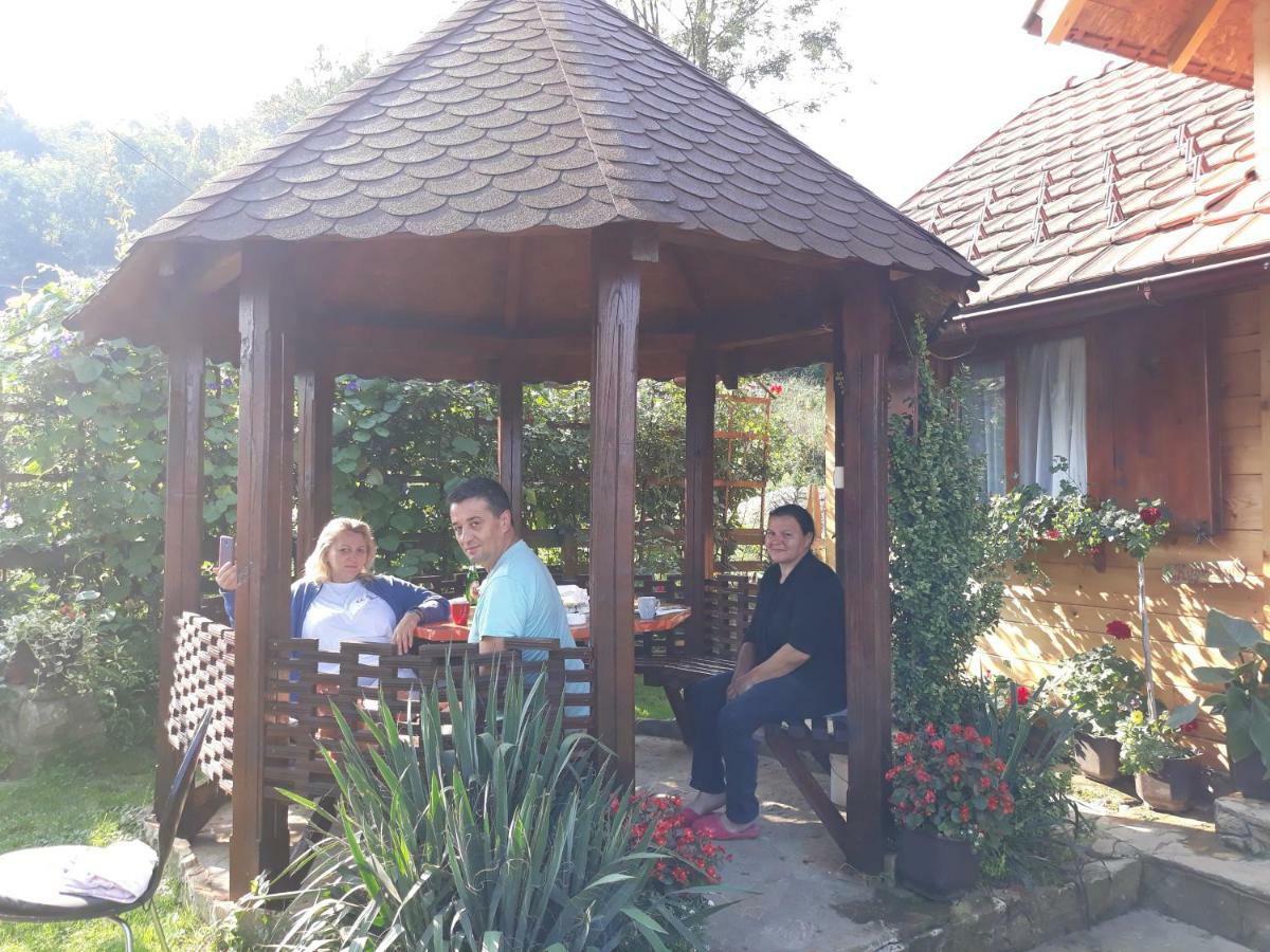 Guesthouse Kuzmanovic กูซา ภายนอก รูปภาพ