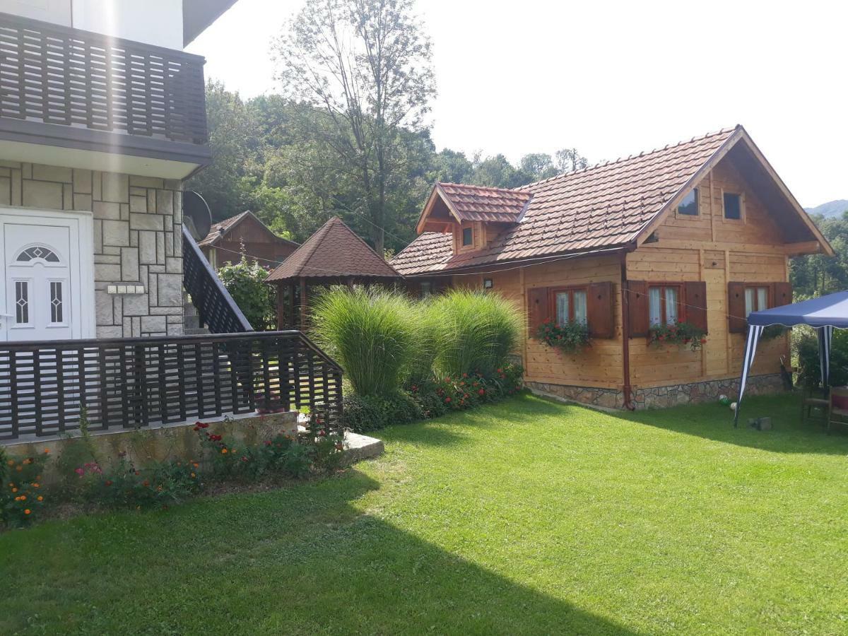 Guesthouse Kuzmanovic กูซา ภายนอก รูปภาพ