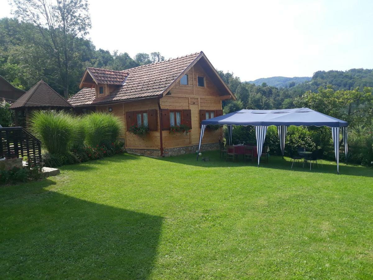 Guesthouse Kuzmanovic กูซา ภายนอก รูปภาพ