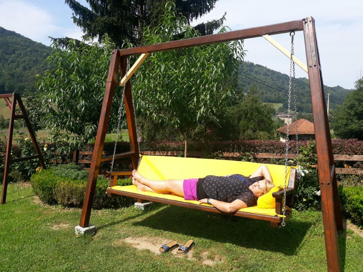 Guesthouse Kuzmanovic กูซา ภายนอก รูปภาพ